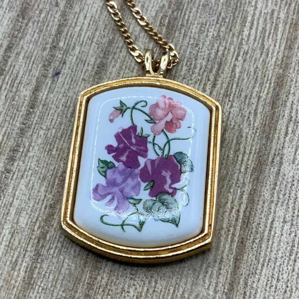 Avon Floral Purple Pink Gold Tone Porcelain Pendant Necklace